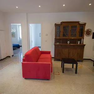 appartamento-di-5-locali8-posti-letto-vista-mare.hotelitalianriviera.com/