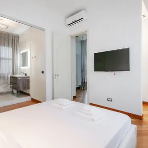san-babila-luxury-suite-in-the-heart-of-fashion-disctrict.it-lombardy.com/